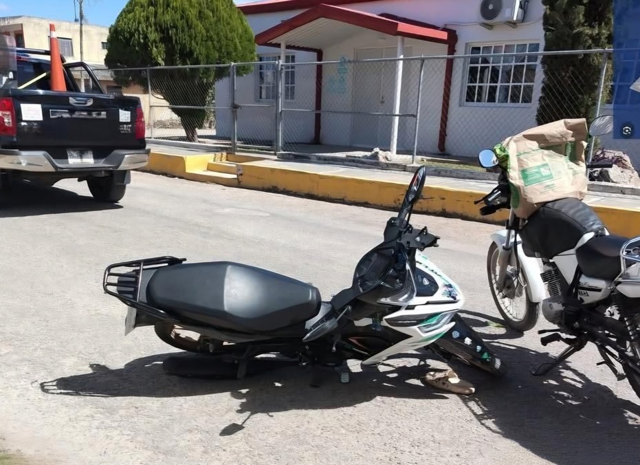 Choque entre dos motos deja tres personas contundidas entre ellas un menor de siete años