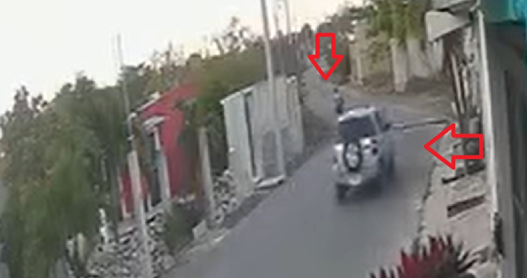 El conductor un camioneta Ford Escape un peligro para perritos y niños en Motul