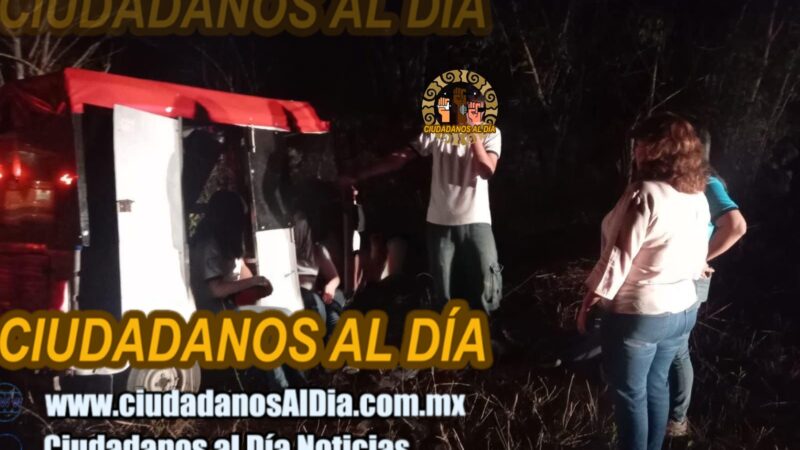 Ebrio conductor choca a un mototaxi y lesiona a cinco estudiantes de la prepa de Cansahcab