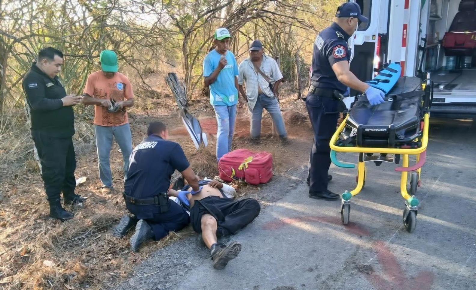 Dos motociclistas por culpa de un perro derrapan y lesionan en vía Temax–Dzilam González