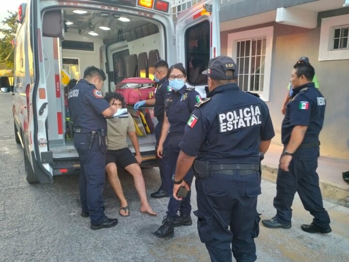 Un automovilista se vuela un semáforo, choca y lesiona a un motociclista, luego se da a la fuga en Motul