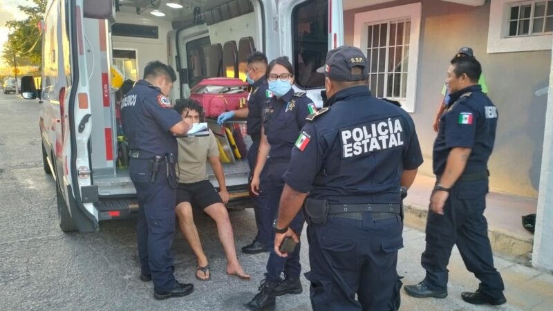 Un automovilista se vuela un semáforo, choca y lesiona a un motociclista, luego se da a la fuga en Motul