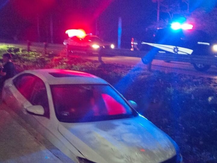 Motuleño sale de la carretera con su MG frente a la maquiladora Monty