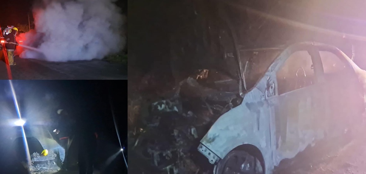 Un Chofer de plataforma se incendia su automóvil en la vía Euan- Tixkokob