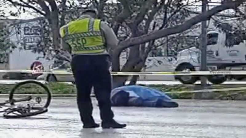Un ciclista muere atropellado bajando el puente de la 50 Sur en el periférico de Mérida