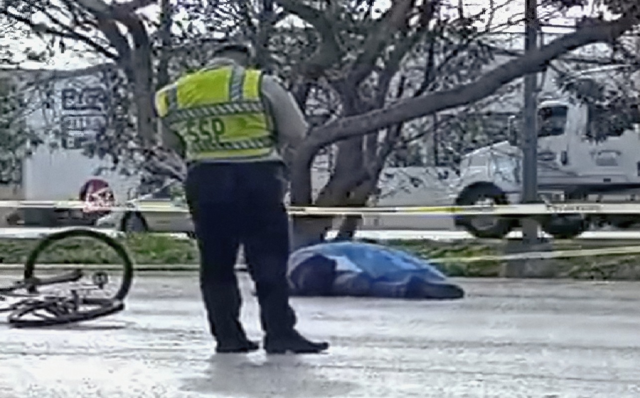 Un ciclista muere atropellado bajando el puente de la 50 Sur en el periférico de Mérida