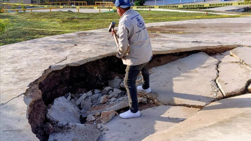 Se abre la tierra: se forma un socavón en el parque “Viernes Santo” en la colonia Emiliano Zapata Sur