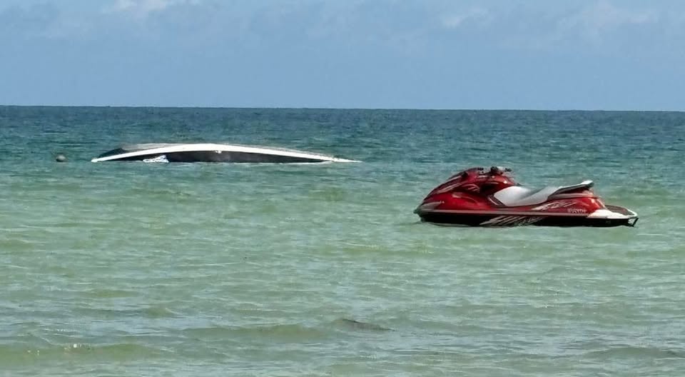 Hallan una embarcación volcada frente a Telchac Puerto