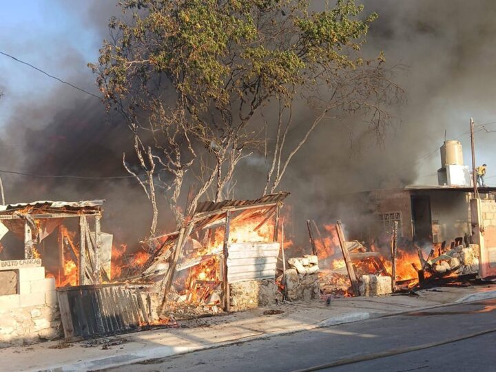 Un incendio reduce a cenizas siete casas en Dzununcán, comisaria de Mérida