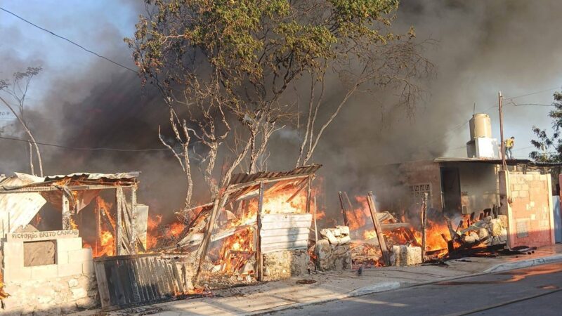 Un incendio reduce a cenizas siete casas en Dzununcán, comisaria de Mérida