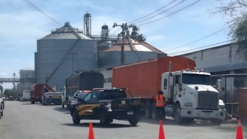 Se hunde un enorme silo de más de 30 metros de altura en Ciudad Industrial