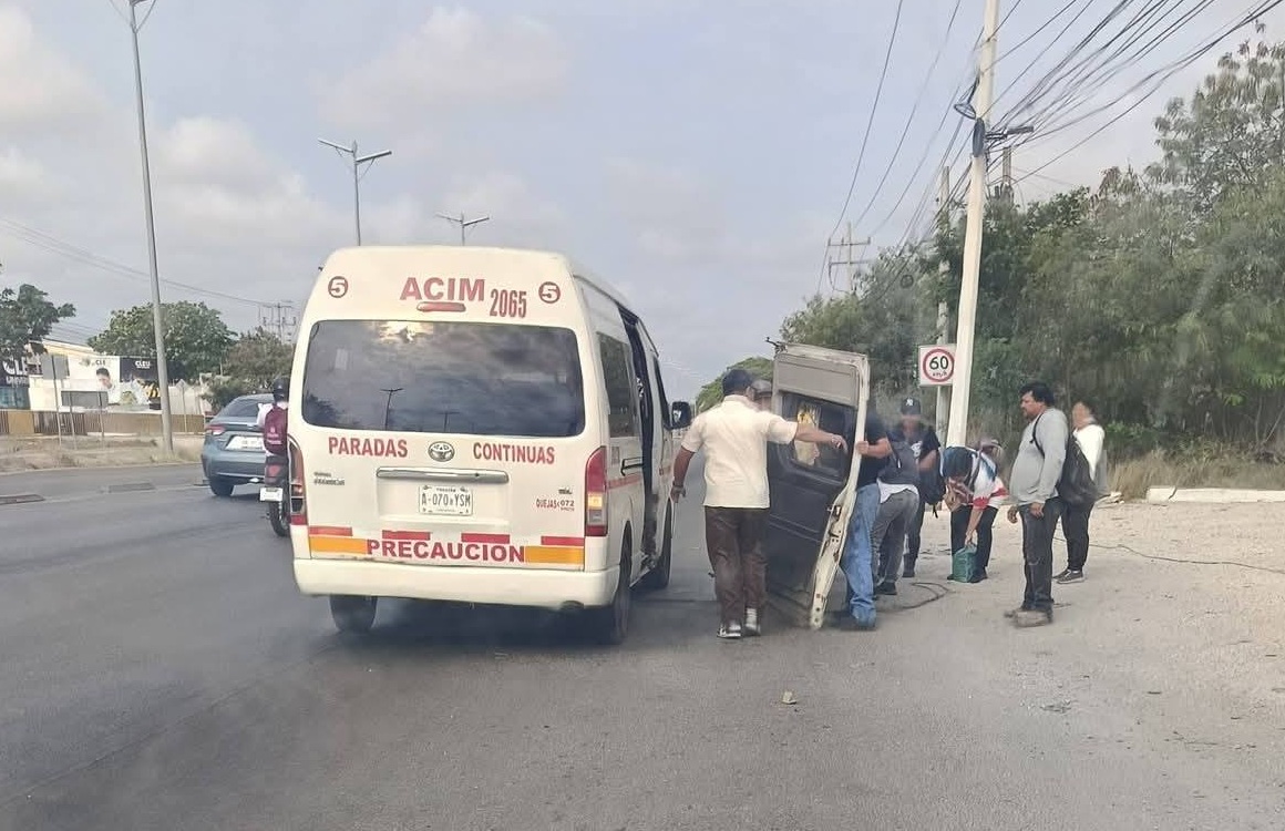 Como rompecabezas las combis de trasporte público de la ruta Mérida- Umán