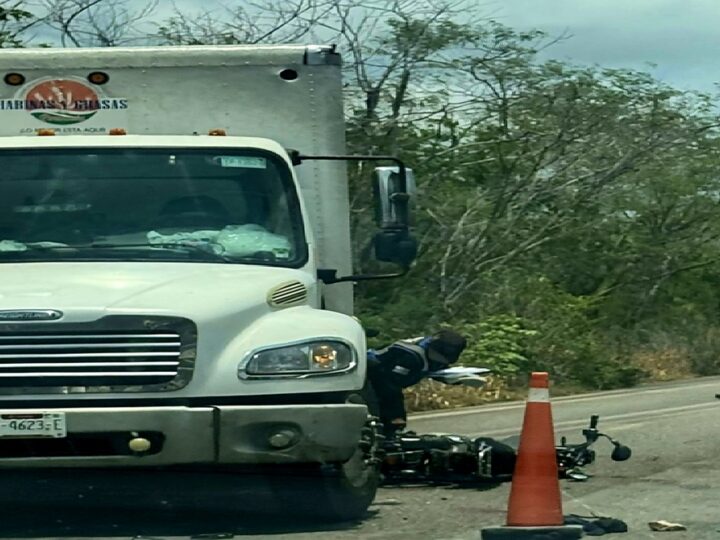 Un camión de carga atropella y lesiona a un motociclista en la carretera Motul- Telchac