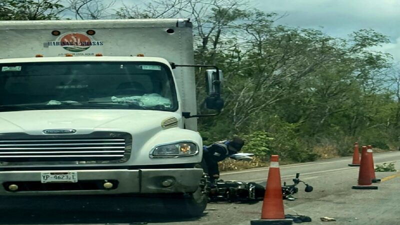 Un camión de carga atropella y lesiona a un motociclista en la carretera Motul- Telchac