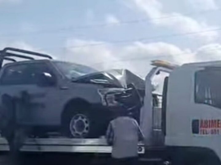 Un marino choca contra un poste de la CFE en la carretera federal Progreso- Mérida
