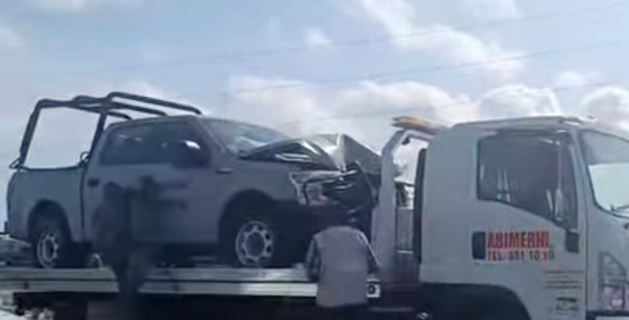 Un marino choca contra un poste de la CFE en la carretera federal Progreso- Mérida