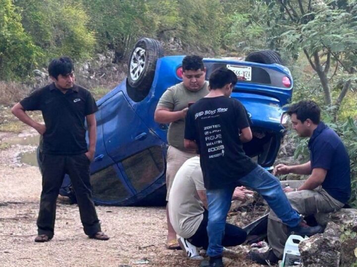 Rápido y furioso un joven motuleño termina volcado en el periférico de Baca
