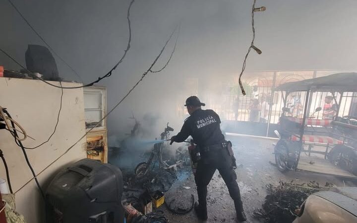 Arde en llamas un taller: se queman seis motocicletas