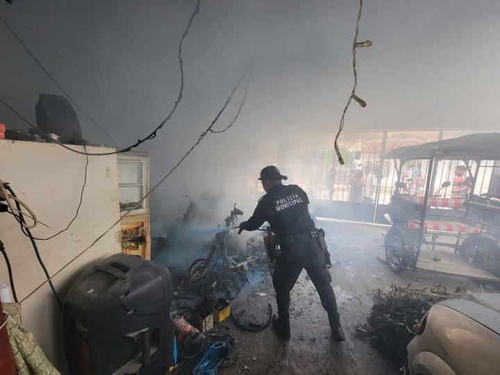 Arde en llamas un taller: se queman seis motocicletas