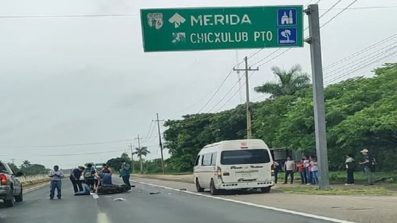 Un motociclista se lesiona luego que chocó contra un taxi en el entronque de Conkal
