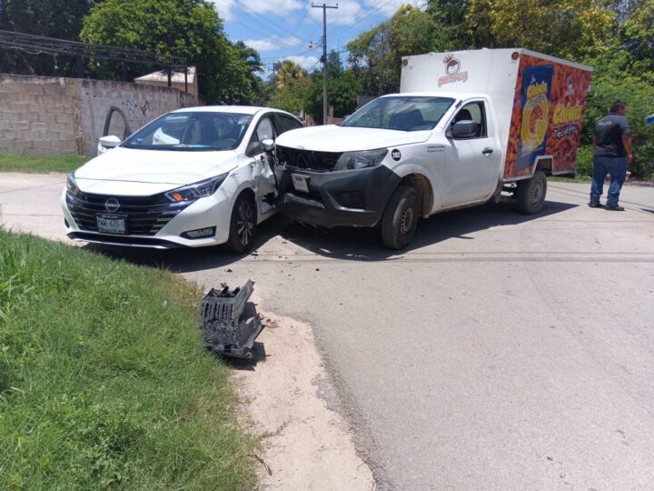 Una familia de Seyé los choca un camión de botanas Picorey en la colonia San José