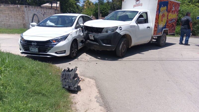 Una familia de Seyé los choca un camión de botanas Picorey en la colonia San José