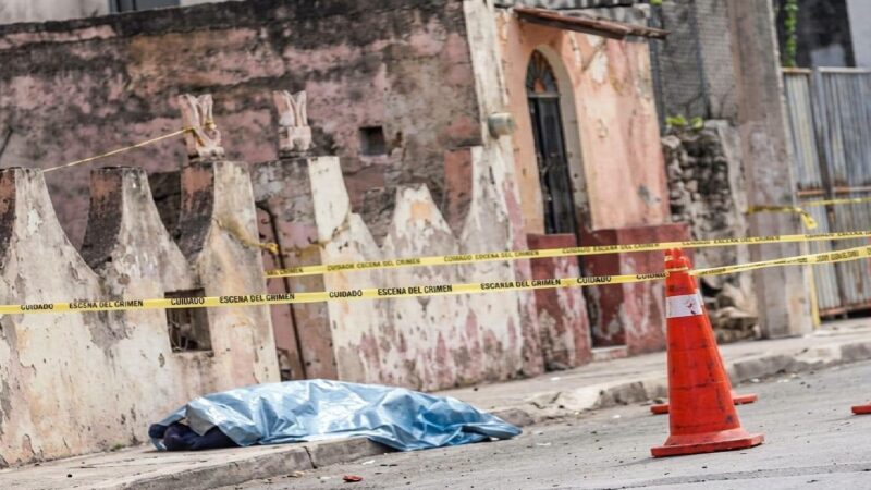 El alcohol y la cirrosis lo llevaron a la tumba: muere borrachito en calles de Izamal