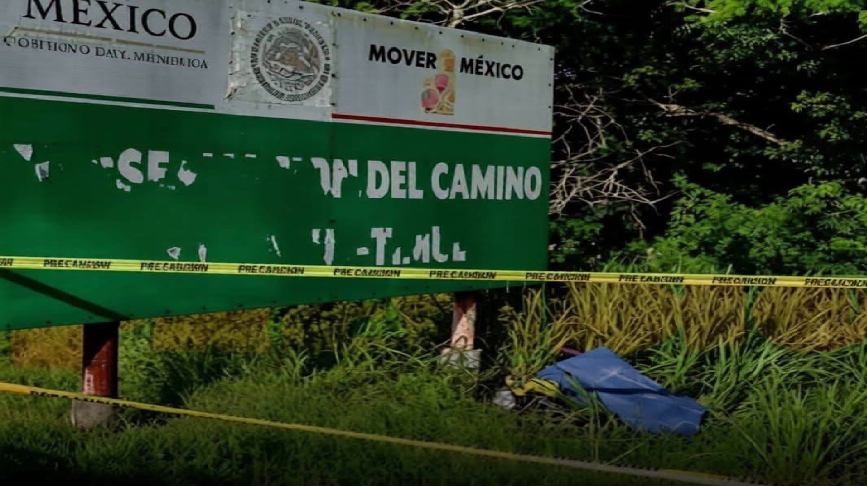 Un motociclista choca contra un letrero metálico y muere en la vía Sacapuc- Timul