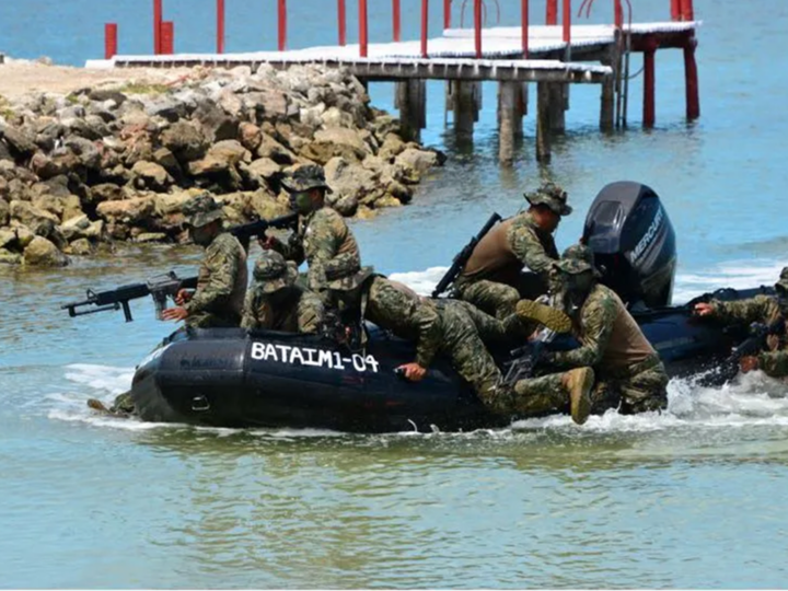 Militares de Navy SEALs de fuerzas especiales de EE.UU. entrenan en tierras yucatecas
