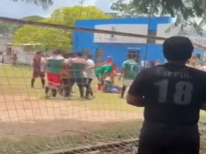 Jugadores se agarran a golpes en un partido de fútbol en Kanasín: Hay varios lesionados