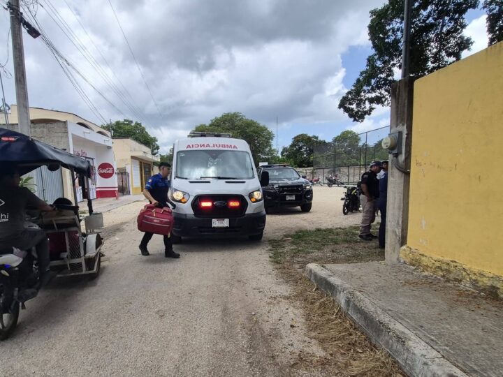 Un menor se cae y lesiona la rodilla en una cancha de fut7 en Hunucmá