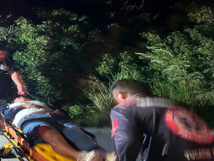 Pareja de dzilameños les revienta una llanta y salen de la carretera en la vía Santa Clara- Chabihau