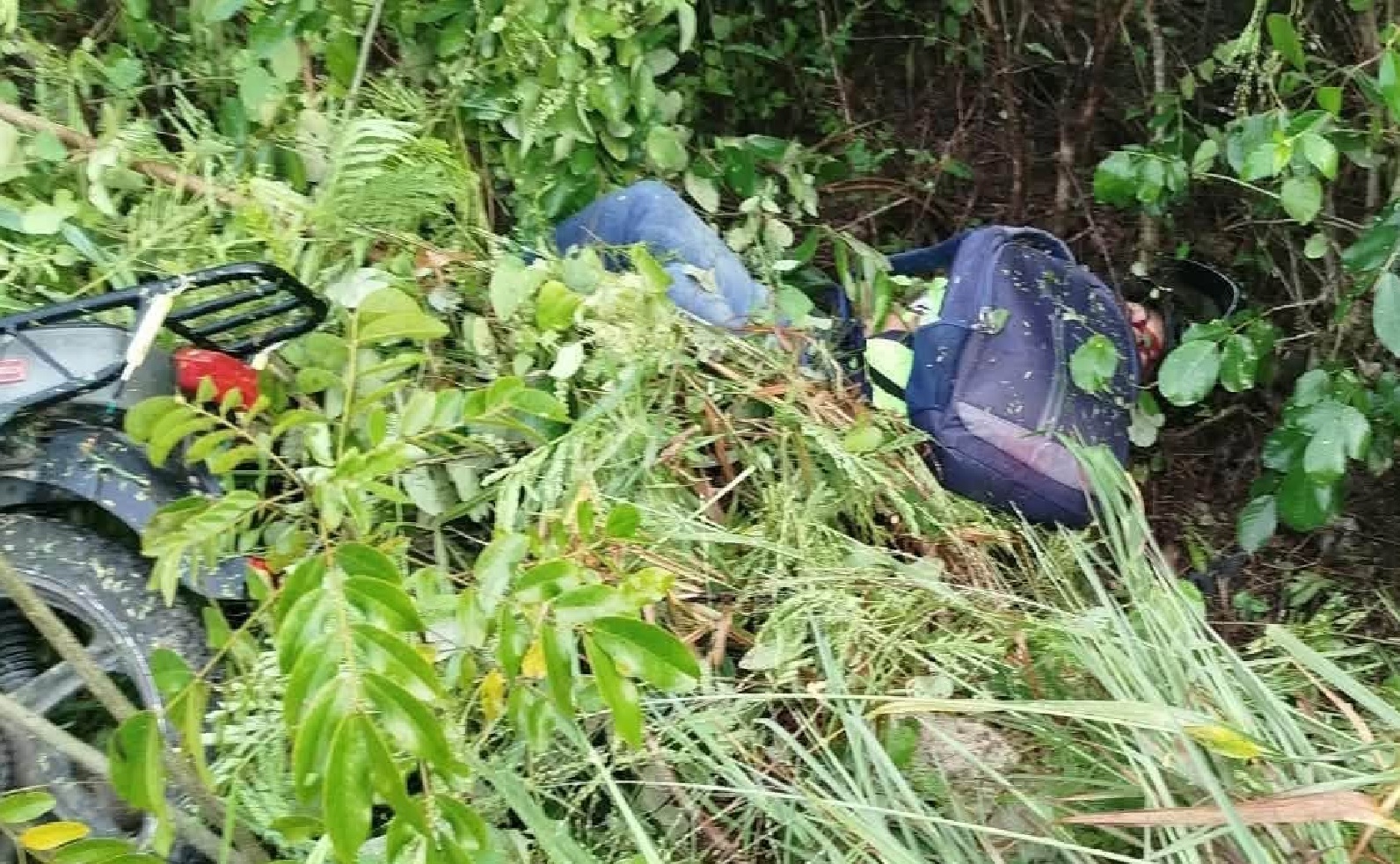 Hallan el cadáver de un motociclista dentro de la maleza en la vía Mérida – Tixkokob