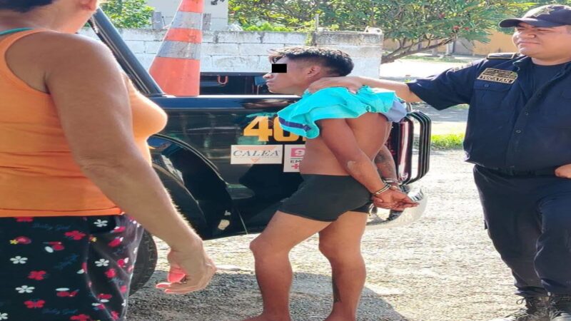 Hallan a un hombre desnudo en el patio de una casa en Xoclán: Dicen es un sancho