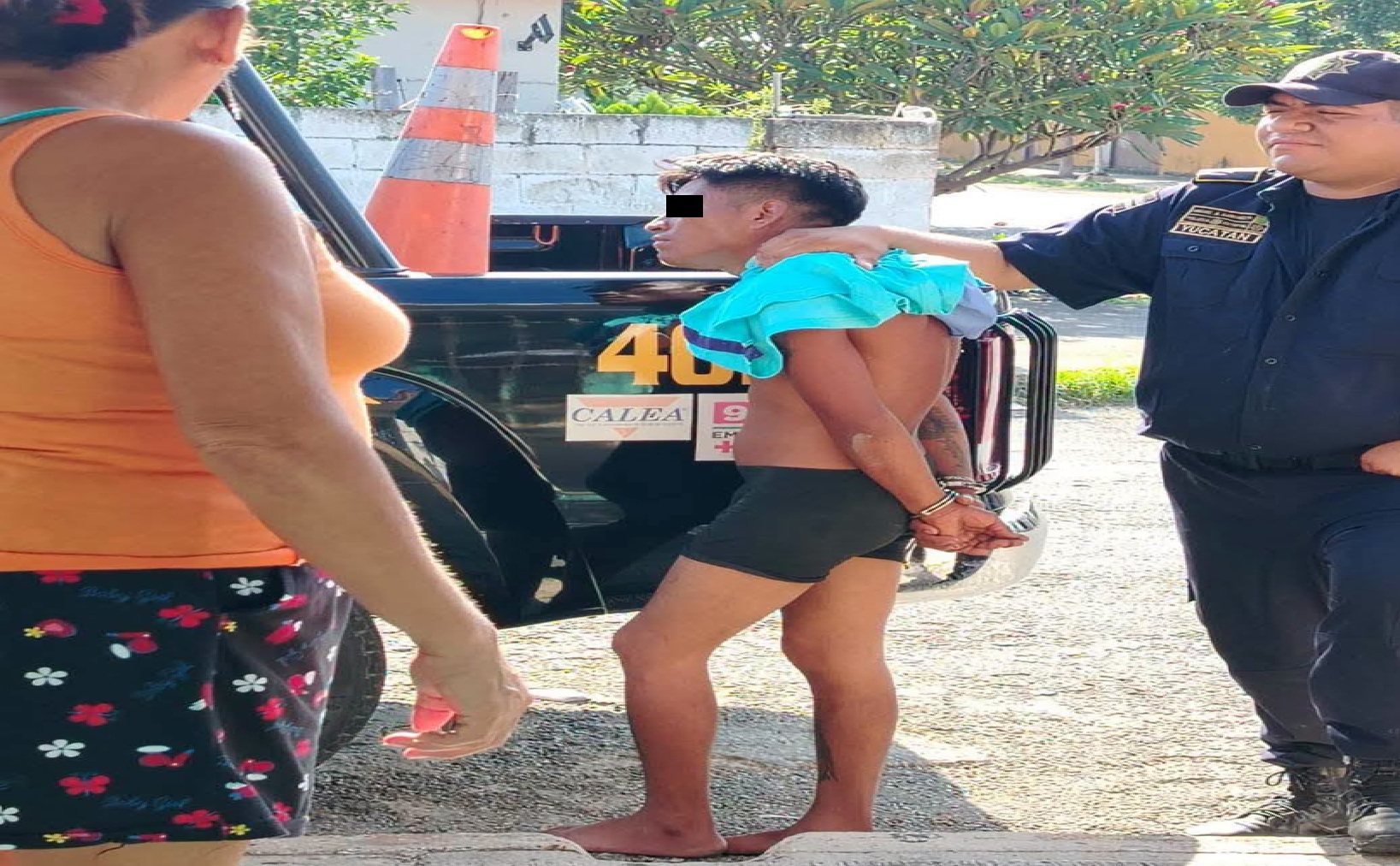 Hallan a un hombre desnudo en el patio de una casa en Xoclán: Dicen es un sancho
