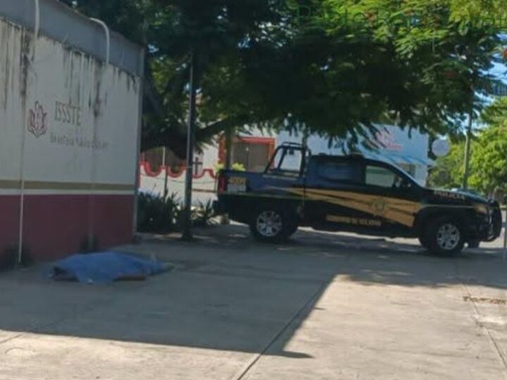 Un joven muere de un infarto junto a la biblioteca del ISSSTE en Pensiones: Hacia labores de limpieza