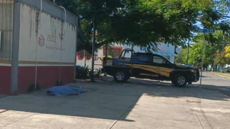 Un joven muere de un infarto junto a la biblioteca del ISSSTE en Pensiones: Hacia labores de limpieza