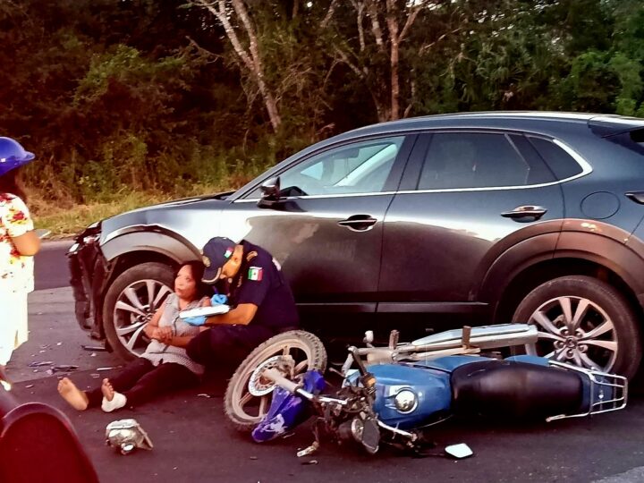 Un automovilista choca y lesiona a dos motociclista en el entronque de Uci, comisaria de Motul
