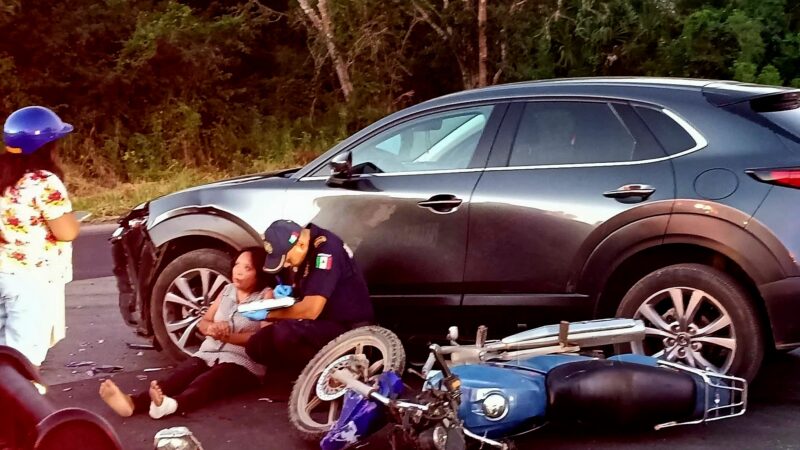 Un automovilista choca y lesiona a dos motociclista en el entronque de Uci, comisaria de Motul