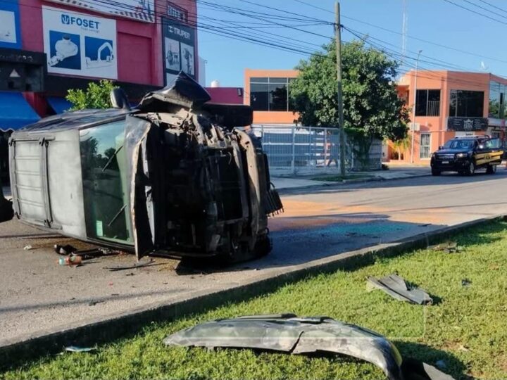 Acelerada madre choca contra un árbol y vuelca en Pedregales de Ciudad Caucel