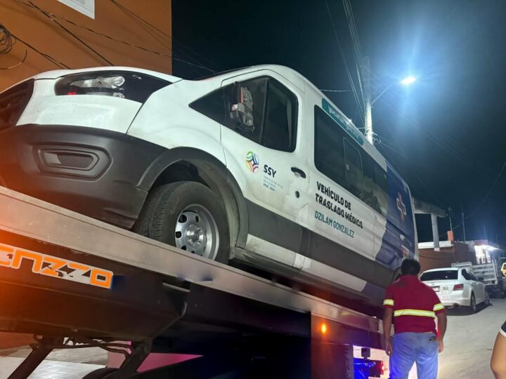 Por falta de mantenimiento y recursos se queda tirado un vehículo de traslado medico de Dzilam González