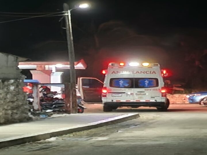 Una adulta mayor sufre problemas respiratorios en un templo en Dzidzantún
