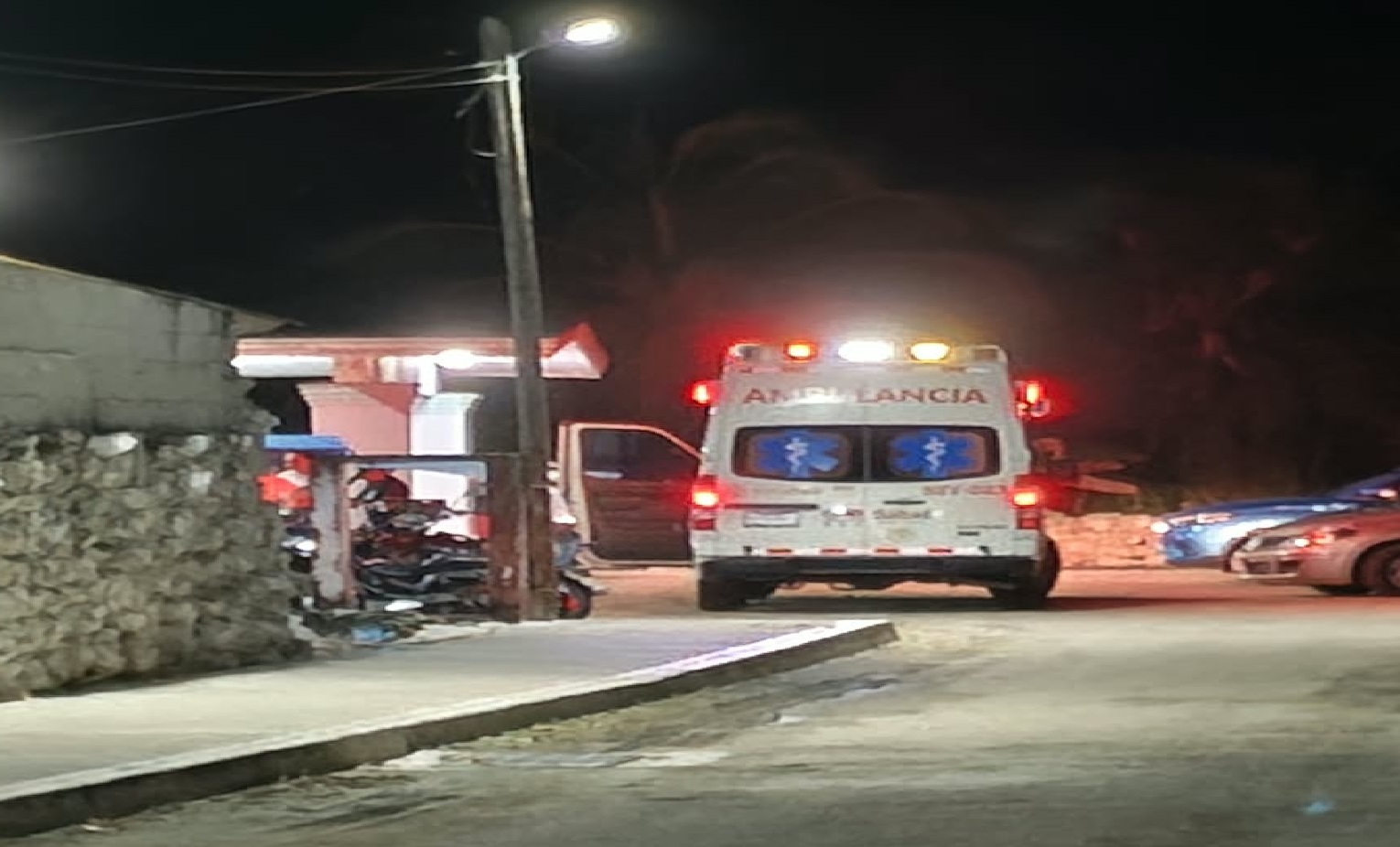 Una adulta mayor sufre problemas respiratorios en un templo en Dzidzantún