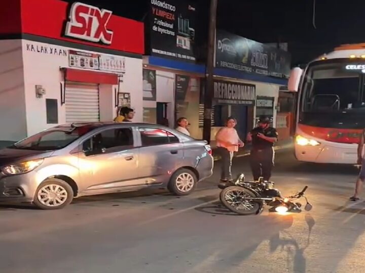 Una conductora choca y lesiona una pareja y a un bebe que iban en moto en Hunucmá