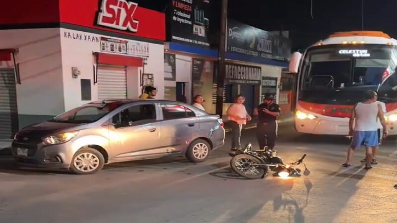 Una conductora choca y lesiona una pareja y a un bebe que iban en moto en Hunucmá
