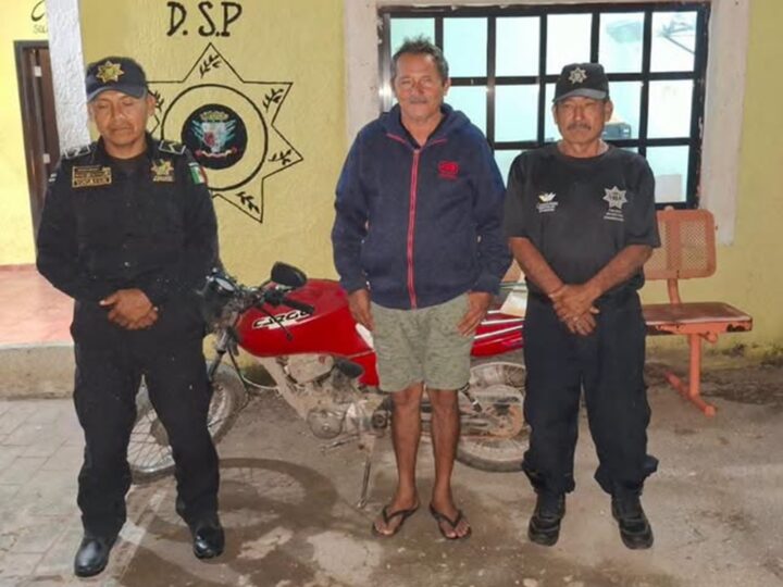 Policías municipales y estatales recuperan una motocicleta Honda robada en Cacalchén
