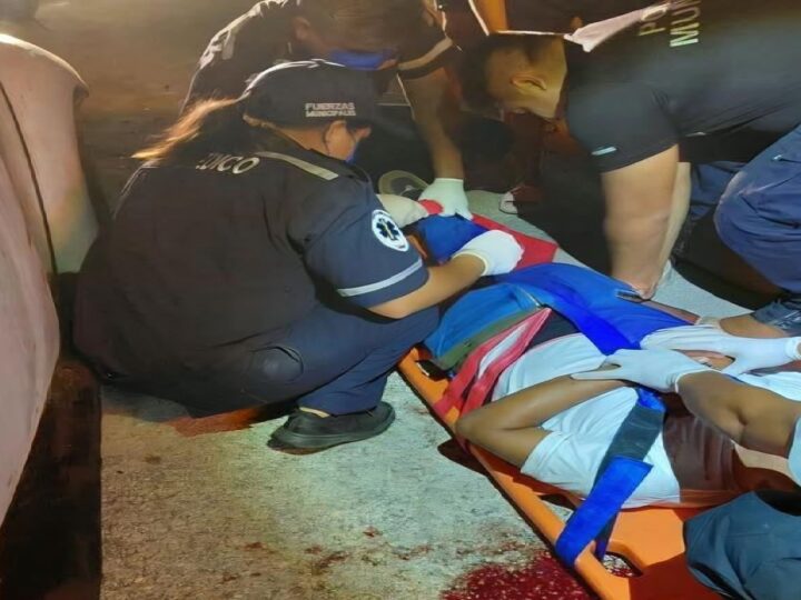 Joven choca contra un automóvil en Dzidzantún y muere horas después en una clínica