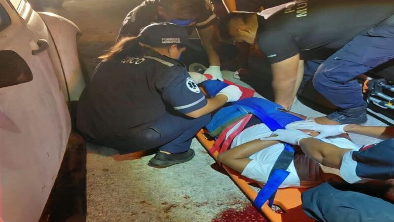 Joven choca contra un automóvil en Dzidzantún y muere horas después en una clínica