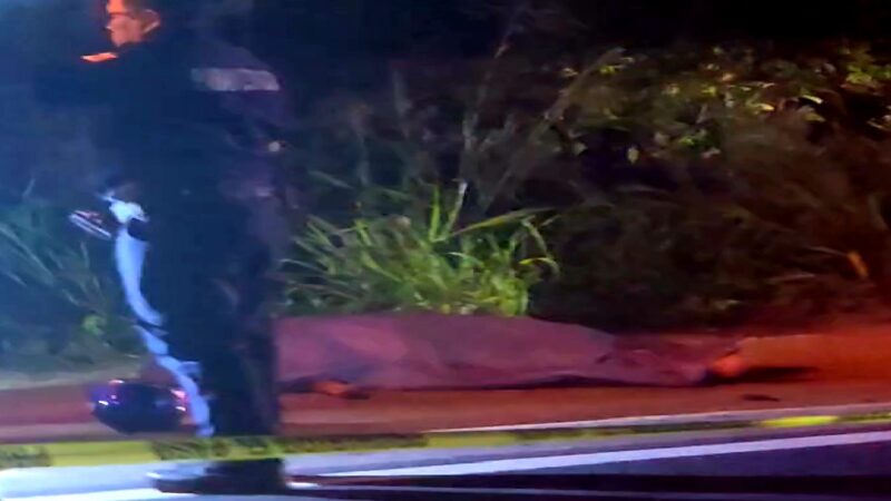 El conductor de una camioneta choca a una pareja de motociclistas, la mujer perdió la vida